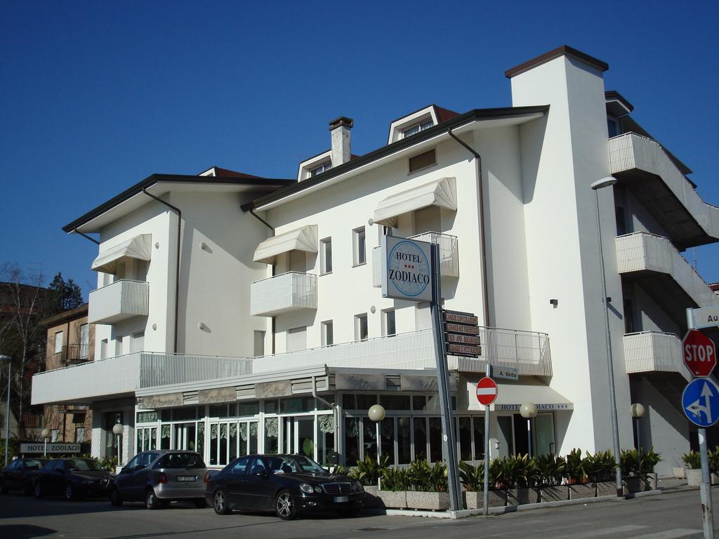 Hotel Zodiaco Lido di Jesolo Exterior foto
